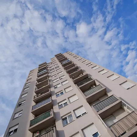 Apartman P&c Two-bedroom Sea View With Balcony, Free Public Parking Area