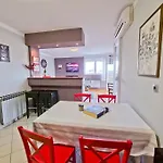 P&c Two-bedroom With Balcony, Near Old Town, Free Public Parking Area *