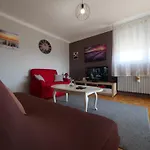 Lägenhet P&c Two-bedroom With Balcony, Near Old Town, Free Public Parking Area *