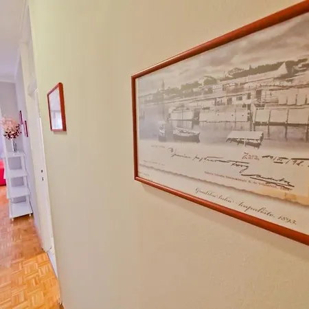 P&c Two-bedroom Sea View With Balcony, Free Public Parking Area