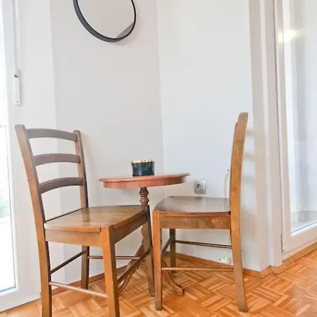 Apartmán P&c Two-bedroom Sea View With Balcony, Free Public Parking Area