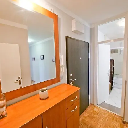 P&c Two-bedroom Sea View With Balcony, Free Public Parking Area 扎达尔