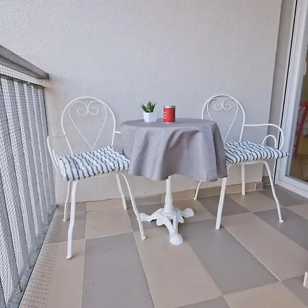 P&c Two-bedroom Sea View With Balcony, Free Public Parking Area * 扎达尔