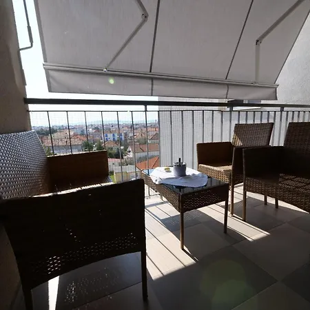 P&c Two-bedroom With Balcony, Near Old Town, Free Public Parking Area