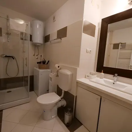 P&c Two-bedroom With Balcony, Near Old Town, Free Public Parking Area アパート *