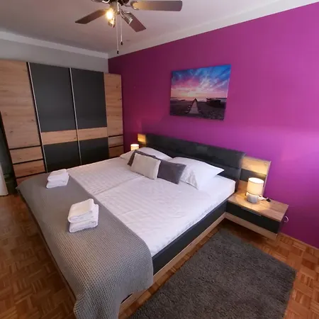 P&c Two-bedroom With Balcony, Near Old Town, Free Public Parking Area アパート ザダル