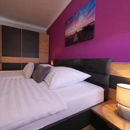 アパート P&c Two-bedroom With Balcony, Near Old Town, Free Public Parking Area *