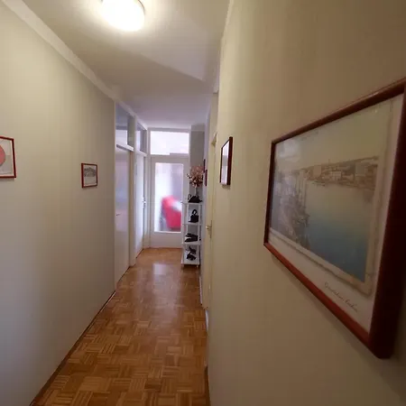 アパート P&c Two-bedroom With Balcony, Near Old Town, Free Public Parking Area *