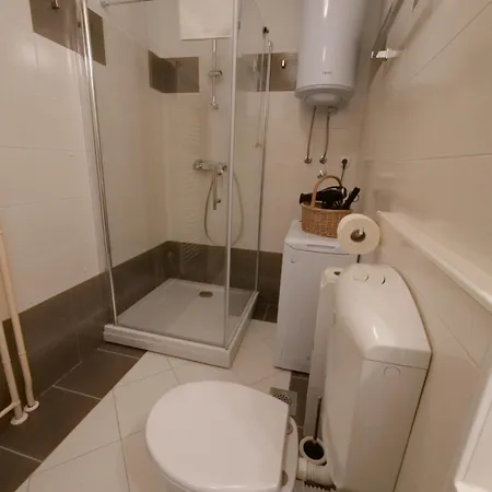 アパート P&c Two-bedroom With Balcony, Near Old Town, Free Public Parking Area *