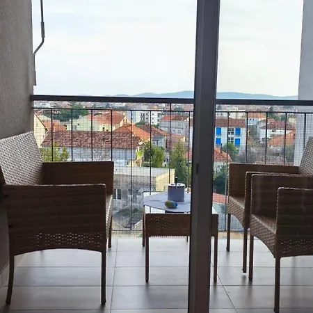 P&c Two-bedroom With Balcony, Near Old Town, Free Public Parking Area アパート